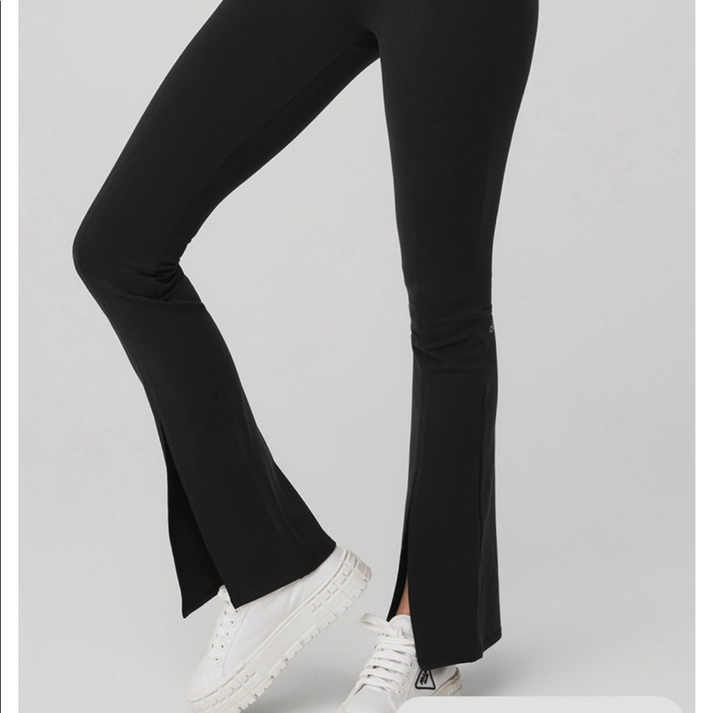 Airbrush High-Waist Flutter Legging - Alo Yoga